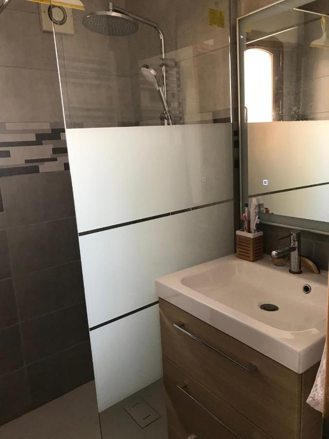 Chambre Climatisee Avec Sdb Privee Dans Une Villa Avec Piscine Ouverte D'Avril A Mi Octobre Marsylia Zewnętrze zdjęcie